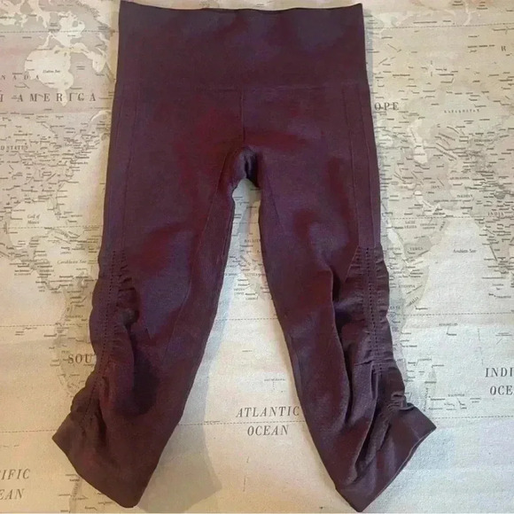 lulemon In The Flow Crop II Heathered Berry - Picture 1 of 8